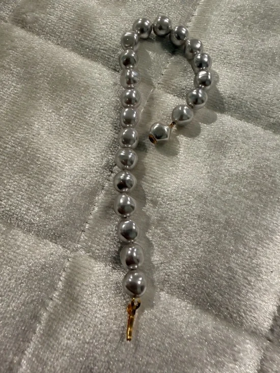 Versatile Elegance Gray Faux Pearl Bracelet - Picture 7 of 9